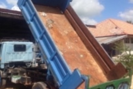 ISUZU NKR 110 HP 4BE1 ปี 36 หกล้อดั๊มพ์ ห้างแท้ กระบะดั๊มพ์เหล็ก 4 ตันความยาว 3.60 เมตรสภาพดีพร้อมบรรทุกหนักพร้อมใช้งานได้เลยครับ เครื่องยนต์แรงดีไม่มีแตกเยิ้ม ภายในเก๋งคอนโซลสวยครบ พวงมาลัยธรรมดา ช่วงล่างแน่นดีเดิมๆคัชซีสวยมากๆครับไม่มีแตกไม่มีบวมเลย ยาง ISUZU NKR 110 HP 4BE1 ปี 36 หกล้อดั๊มพ์ ห้างแท้ กระบะดั๊มพ์เหล็ก 4 ตันความยาว 3.60 เมตรสภาพดีพร้อมบรรทุกหนักพร้อมใช้งานได้เลยครับ เครื่องยนต์แรงดีไม่มีแตกเยิ้ม ภายในเก๋งคอนโซลสวยครบ พวงมาลัยธรรมดา ช่วงล่างแน่นดีเดิมๆคัชซีสวยมากๆครับไม่มีแตกไม่มีบวมเลย ยาง