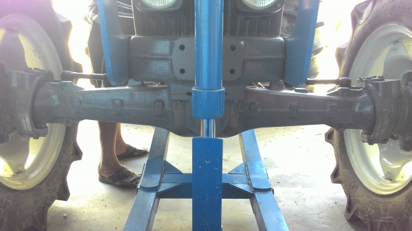 ขายNewholland 5030 เครื่องเสื้อลายปั้มกลม สี่สูบ เกียร์ 8x8 สองเพลาเจ้าของซื้อมาไม่ได้้ใช้งาน