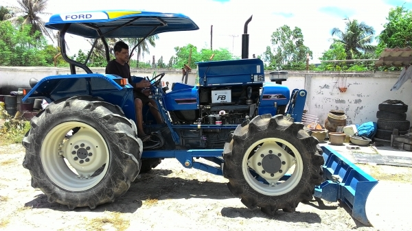 ขายNewholland 5030 เครื่องเสื้อลายปั้มกลม สี่สูบ เกียร์ 8x8 สองเพลาเจ้าของซื้อมาไม่ได้้ใช้งาน