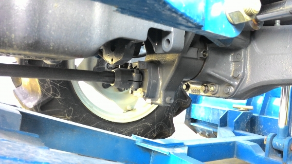 ขายNewholland 5030 เครื่องเสื้อลายปั้มกลม สี่สูบ เกียร์ 8x8 สองเพลาเจ้าของซื้อมาไม่ได้้ใช้งาน