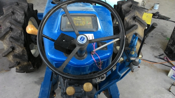 ขายNewholland 5030 เครื่องเสื้อลายปั้มกลม สี่สูบ เกียร์ 8x8 สองเพลาเจ้าของซื้อมาไม่ได้้ใช้งาน