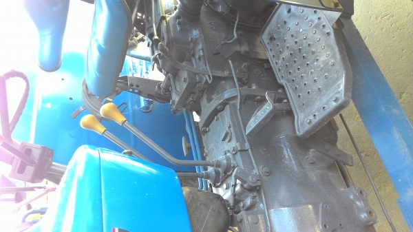 ขายNewholland 5030 เครื่องเสื้อลายปั้มกลม สี่สูบ เกียร์ 8x8 สองเพลาเจ้าของซื้อมาไม่ได้้ใช้งาน