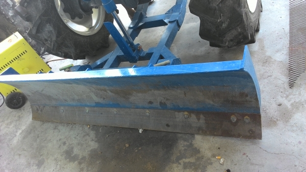 ขายNewholland 5030 เครื่องเสื้อลายปั้มกลม สี่สูบ เกียร์ 8x8 สองเพลาเจ้าของซื้อมาไม่ได้้ใช้งาน