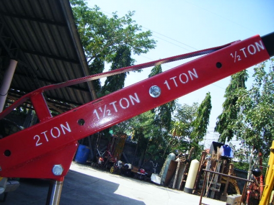 เครนยกเครื่องยนต์