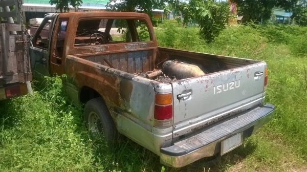 ขายตามสภาพ ISUZU TFR 90 ไฟใหม้ที่หัวเก๋ง เครื่องสตาร์ทติดได้ปกติ คัสซีสวยตลอดเส้น แอร์ พาวเวอร์ครบ ทะเบียนพร้อม