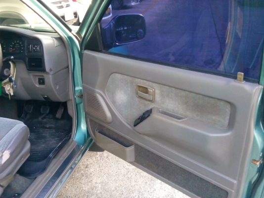 ขาย isuzu dragon power 2.5 slx cab m/t ปี 2000 รุ่นท็อปสุด ไฟฟ้าทั้งคัน หารถสวย ดี คันนี้เลย ลดสุดๆ เหลือ 225000