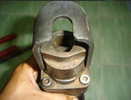 ขายเครื่องสกัดคอนกรีต Makita รุ่น HM1201