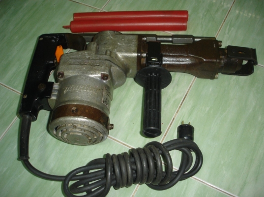 ขายเครื่องสกัดคอนกรีต Makita รุ่น HM1201