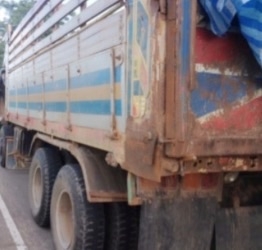 ISUZU ROCKY FXZ 240 HP 6SD1 สิบล้อดั๊มพ์ 2 เพลา ร็อกกี้หัวขาว กระบะดั๊มพ์คอกมิเนียม 12 ตันสภาพดีพร้อมบรรทุกหนักได้เลย มีระบบลากพ่วงขาดแต่ชุดลำโพงครับ เครื่องยนต์เดิมๆแรงดี เกียร์ฟูลเลอร์เดิมๆ ภายในเก๋งคอนโซลครบพร้อม พวงมาลัยเพาเวอร์ ระบบเบรคทริ๊ปฟี้ครบ ช่