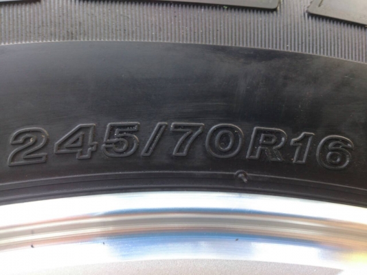 ขายแม็กพร้อมยางถอดป้ายแดง เชฟโรเลต 6รูขอบ16 ยางบริดสโตน 245/70R16 ปี15 ตุ่มหน้ายางสีอยู่ครบ จำนวน 1 ชุด ขายแม็กพร้อมยางถอดป้ายแดง เชฟโรเลต 6รูขอบ16 ยางบริดสโตน 245/70R16 ปี15 ตุ่มหน้ายางสีอยู่ครบ จำนวน 1 ชุด