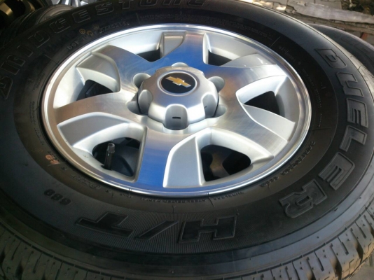 ขายแม็กพร้อมยางถอดป้ายแดง เชฟโรเลต 6รูขอบ16 ยางบริดสโตน 245/70R16 ปี15 ตุ่มหน้ายางสีอยู่ครบ จำนวน 1 ชุด ขายแม็กพร้อมยางถอดป้ายแดง เชฟโรเลต 6รูขอบ16 ยางบริดสโตน 245/70R16 ปี15 ตุ่มหน้ายางสีอยู่ครบ จำนวน 1 ชุด