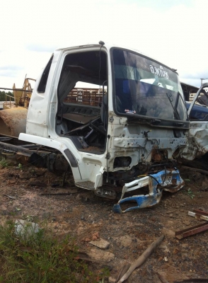 เสนอราคาได้ มิตซูฟูโซ่ สิบล้อ รถคว่ำมา คัซซีใหม่ แต่คดสภาพตามรูป