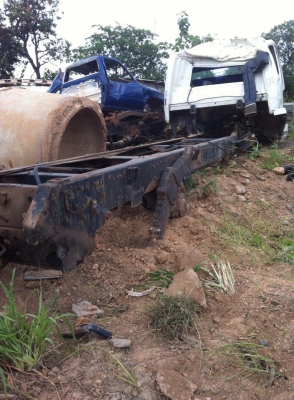 เสนอราคาได้ มิตซูฟูโซ่ สิบล้อ รถคว่ำมา คัซซีใหม่ แต่คดสภาพตามรูป