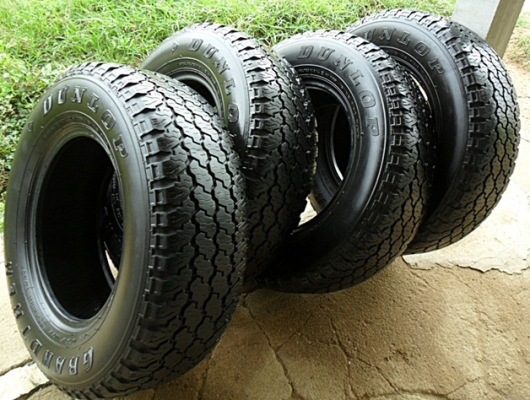 ยางกระบะขอบ15  ดันล็อป235-70-R15ลงพื้นปี12 (4เส้น 2,400บ)