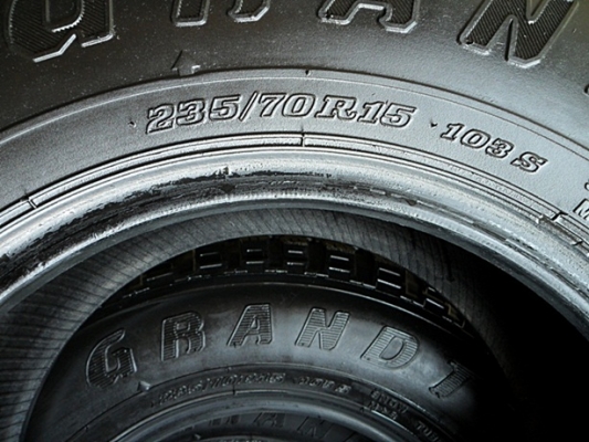 ยางกระบะขอบ15 ดันล็อป235-70-R15ลงพื้นปี12 (4เส้น 2,400บ) ยางกระบะขอบ15 ดันล็อป235-70-R15ลงพื้นปี12 (4เส้น 2,400บ)