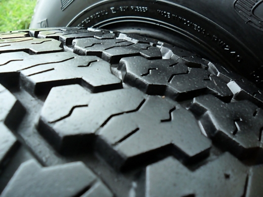 ยางกระบะขอบ15 ดันล็อป235-70-R15ลงพื้นปี12 (4เส้น 2,400บ) ยางกระบะขอบ15 ดันล็อป235-70-R15ลงพื้นปี12 (4เส้น 2,400บ)