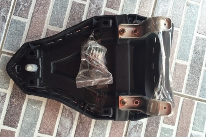 ธารนนทบุรี//ขาย เบาะ ducati  ของใหม่ครับ ราคา 4,000 บาท