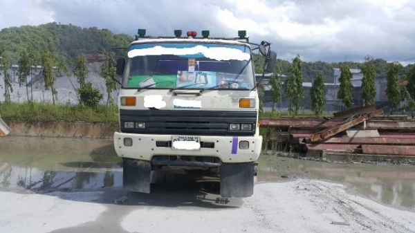 ขายรถบรรทุก 10 ล้อโม่ปูน NISSAN UD CWM430M 230 แรงม้า ราคา 780000