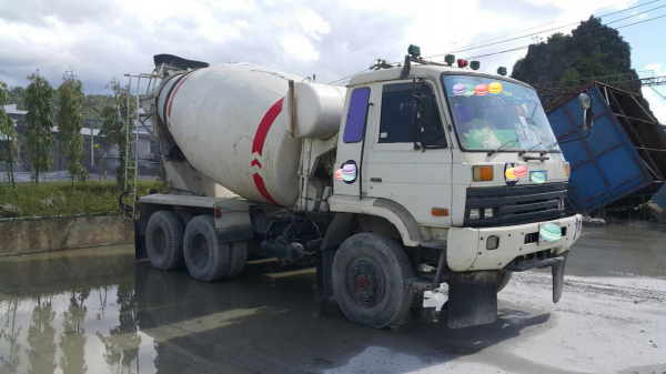 ขายรถบรรทุก 10 ล้อโม่ปูน NISSAN UD CWM430M 230 แรงม้า ราคา 780000