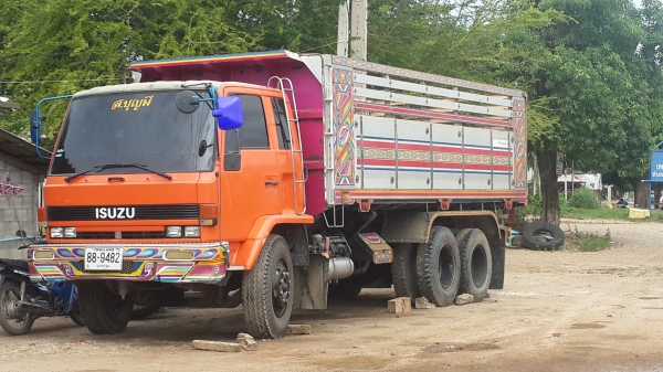 สิบล้อ ร๊อคกี้175แรง สองเพลา