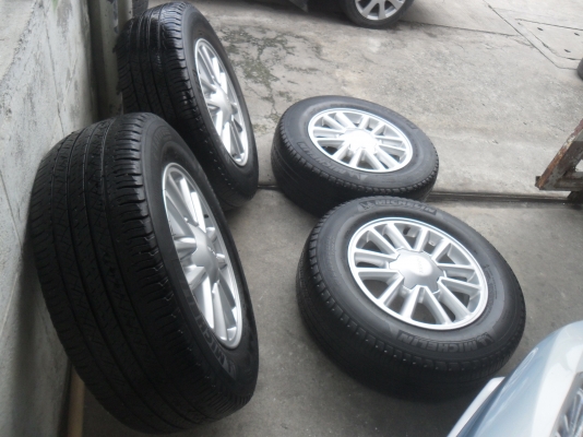 ล้อแม็ก 16นิ้ว 6รูอีซุสุ พร้อมยาง สวยๆ 4 ล้อ ราคา 7900 บาท