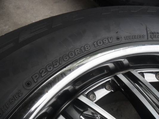 ล้อแม็ก 18นิ้ว 6รู พร้อมยาง สวยๆ 4 ล้อ ลดราคาเหลือ 8000 บาท