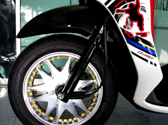 fino i สีดำแดง ล้อแมกซ์แต่ง ลาย VIP ยางจุ๊บเลส ของใหม่ รถเดือน ธันวาคม ปี 57 ไมล์ 5 พันโล แถม 3 รายการ 33900