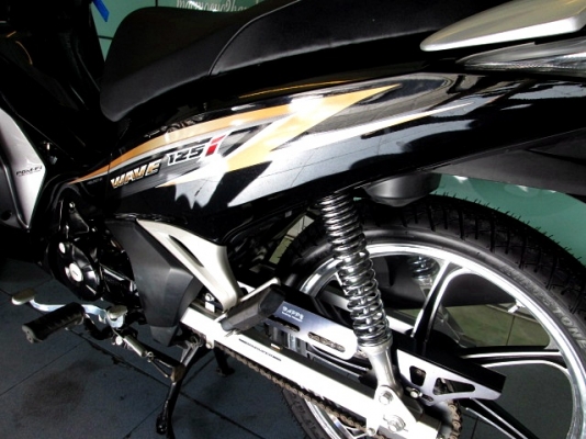 wave 125 i สีดำ สวย อมตะ ใส่ล้อแมกซ์แต่งยางใหม่หน้าหลัง สต๊าทเท้า รถเดือน กุมภาพันธุ์ ปี 58 ไมล์ 4 พันโล  แถม 3 รายการ 38900