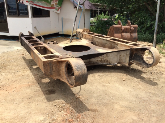 ขายเฟรมล่าง KOMATSU PC200-7 ราคา 85000 บาท