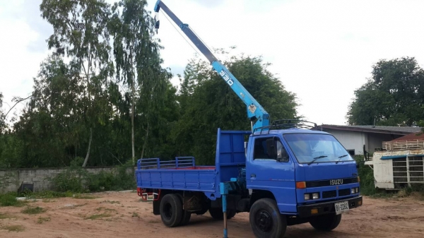 6ล้อติดเครนIsuzu npr115แรง เกียร์ร็อคช่วงล่างใหญ่หน้า-หลัง6น็อต0857698049 0887115178