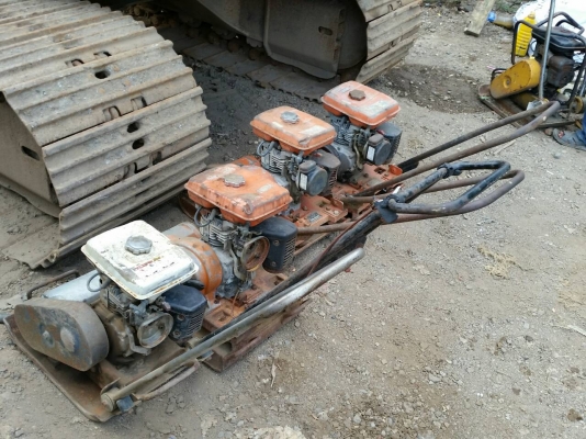 ขาย เครื่องตบดิน อัดดิน MIKASA แบบเพลท เตารีด สีขาวและสีส้ม ราคา9,800-15,000