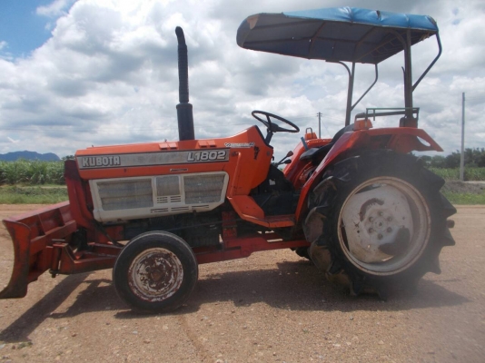 สีนวน ลำเพลิน จัดให้ โปรโมชั่นแรงๆ!!  kubota L1802  18แรง มีใบดันหน้า เครื่องดี เกียร์ดี สภาพพร้อมใช้งาน สนใจ ติดต่อ0899638932