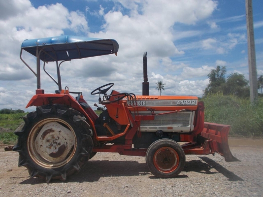 สีนวน ลำเพลิน จัดให้ โปรโมชั่นแรงๆ!!  kubota L1802  18แรง มีใบดันหน้า เครื่องดี เกียร์ดี สภาพพร้อมใช้งาน สนใจ ติดต่อ0899638932