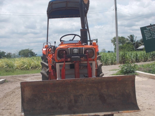สีนวน ลำเพลิน จัดให้ โปรโมชั่นแรงๆ!!  kubota L1802  18แรง มีใบดันหน้า เครื่องดี เกียร์ดี สภาพพร้อมใช้งาน สนใจ ติดต่อ0899638932