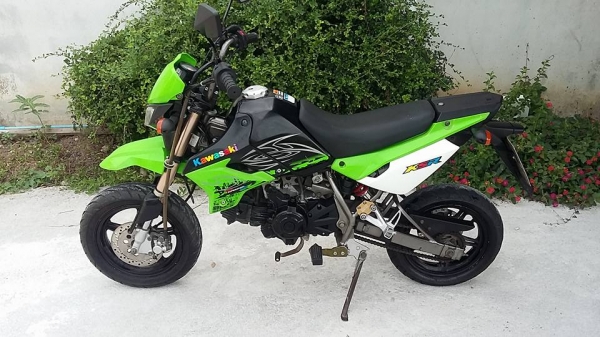 ขาย kawasaki ksr 110 เครื่องเดิมสนิท ชุดสีเดิมสนิท รถบ้าน ทะเบียนไม่ขาดต่อ ชุดโอนครับ รถอยุ่ สรงประภา ดอนเมือง กรุงเทพ เบอ 0891123302 line progress7109 ราคา 26500 บาท