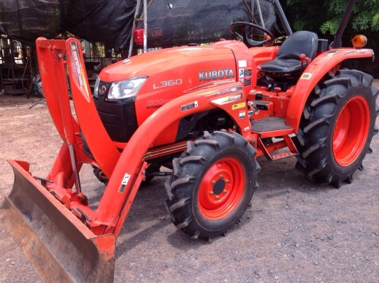 แทรกเตอร์คูโบต้า 3608 สภาพดีเดิมพร้อมใช้งาน มีผานดันหน้า และ โรตารี่