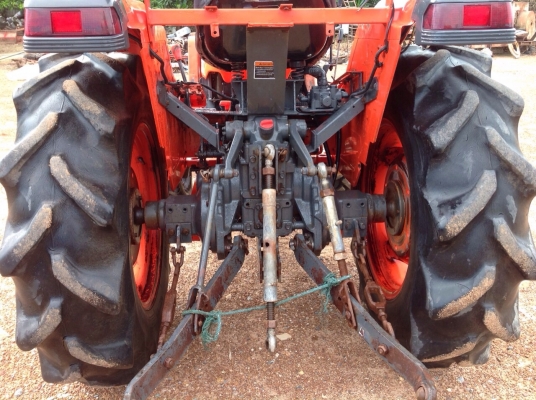 แทรกเตอร์คูโบต้าแอว 3408 สภาพดีเดิมๆทั้งคัน พร้อมใช้งาน มีผานดันหน้าและผานหลัง