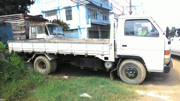 ขายISUZU NPR 115  แรงเครื่องเกียร์สีเดิมทั้งคันน็อตล้อ 6 ตัวยางดีกระบะยาว 4.3 เมตร