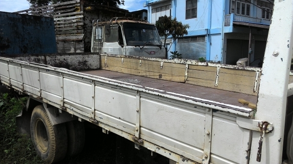 ขายISUZU NPR 115  แรงเครื่องเกียร์สีเดิมทั้งคันน็อตล้อ 6 ตัวยางดีกระบะยาว 4.3 เมตร