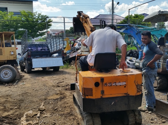 ขอบคุณเสี่ยปราจีนมากครับ อุดหนุหรถแบคโฮจิ๋วไป ขึ้นรถบิ๊กอัพได้ พอดีเลยครับ ขอบคุณเสี่ยปราจีนมากครับ อุดหนุหรถแบคโฮจิ๋วไป ขึ้นรถบิ๊กอัพได้ พอดีเลยครับ