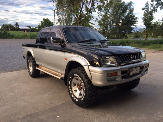 ขาย MITSUBISHI GRANDIS 4WD ปี2001