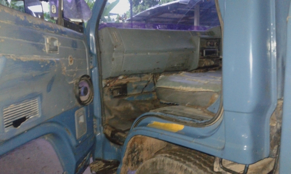 หกล้อ อีซซู NPR115 ห้างเกียร์สั่น สภาพเดิมๆพร้อมใช้งาน ทะเบียนพร้อมโอน  ดูรถได้ที่ บ.ท่าสองคอน จ.มหาสารคาม