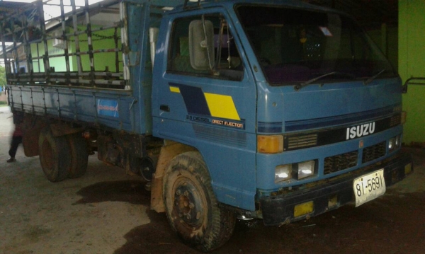 หกล้อ อีซซู NPR115 ห้างเกียร์สั่น สภาพเดิมๆพร้อมใช้งาน ทะเบียนพร้อมโอน  ดูรถได้ที่ บ.ท่าสองคอน จ.มหาสารคาม