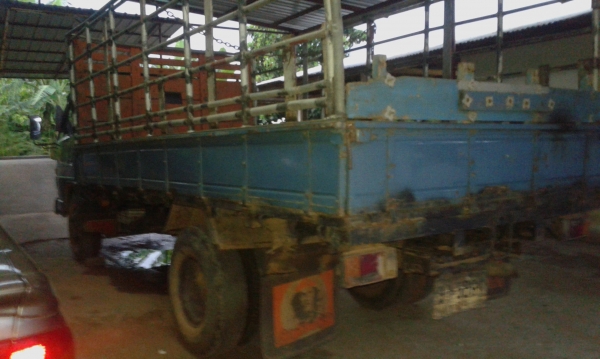 หกล้อ อีซซู NPR115 ห้างเกียร์สั่น สภาพเดิมๆพร้อมใช้งาน ทะเบียนพร้อมโอน  ดูรถได้ที่ บ.ท่าสองคอน จ.มหาสารคาม