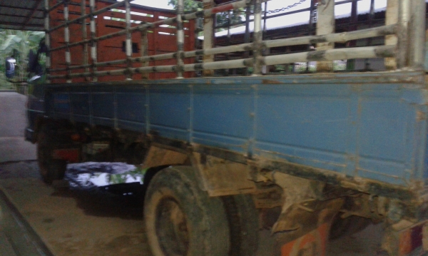 หกล้อ อีซซู NPR115 ห้างเกียร์สั่น สภาพเดิมๆพร้อมใช้งาน ทะเบียนพร้อมโอน  ดูรถได้ที่ บ.ท่าสองคอน จ.มหาสารคาม