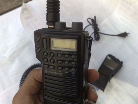 ขายวิทยุสื่อสาร standard c-150 ราคา 3500 บาท สิ่งที่จะได้,ตัวเครื่อง,เสายาง,เซฟเวอร์,ซองหนังแบบยาว,สายคล้องมือ