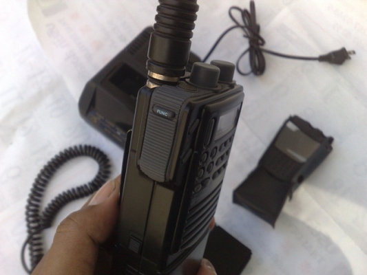 ขายวิทยุสื่อสาร standard c-150 ราคา 3500 บาท สิ่งที่จะได้,ตัวเครื่อง,เสายาง,เซฟเวอร์,ซองหนังแบบยาว,สายคล้องมือ