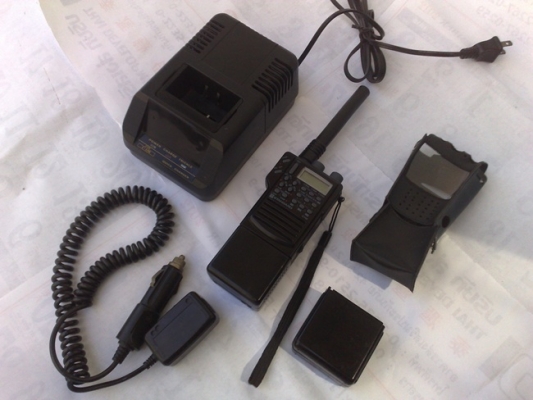 ขายวิทยุสื่อสาร standard c-150 ราคา 3500 บาท สิ่งที่จะได้,ตัวเครื่อง,เสายาง,เซฟเวอร์,ซองหนังแบบยาว,สายคล้องมือ