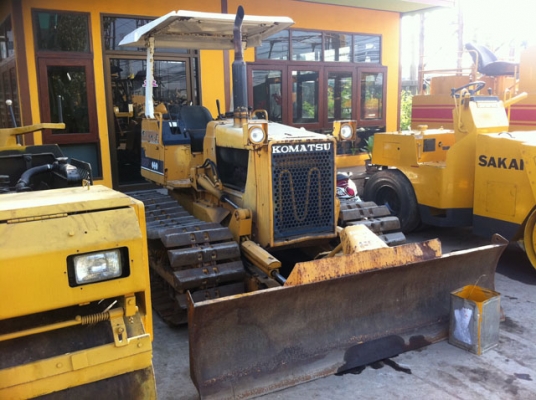 ขายด่วนแทรกเตอร์KOMATSU D20P-6 เก่าญี่ปุ่น ใบมีด6ทิศทาง