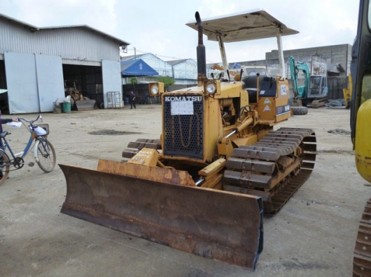 ขายด่วนแทรกเตอร์KOMATSU D20P-6 เก่าญี่ปุ่น ใบมีด6ทิศทาง